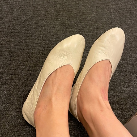 Korean Ivory Faux Leather V cut Flats in US 7 NEW - Picture 5 of 6